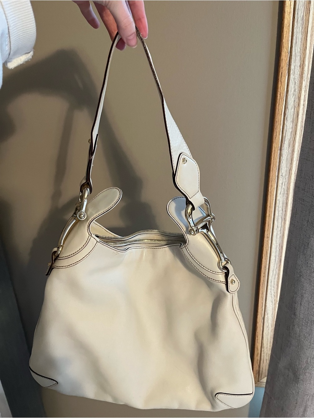 Gucci Cream Leather Shoulder Bag with Gold-Tone Hardware